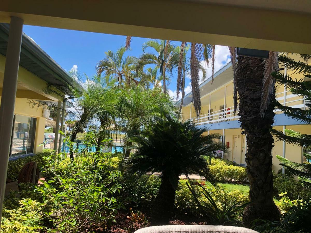 Arvilla Resort St. Pete Beach Exterior foto